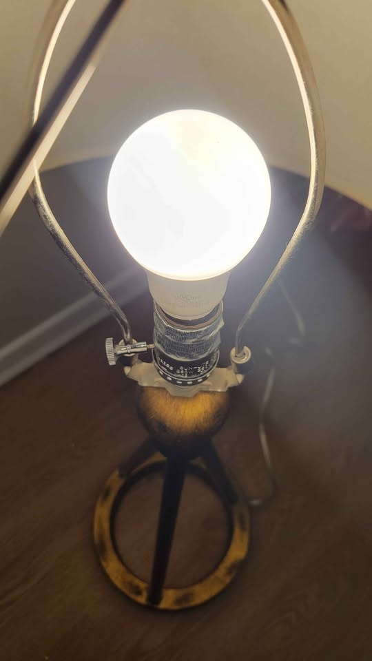 Modern Tripod Table Lamp - photo 3