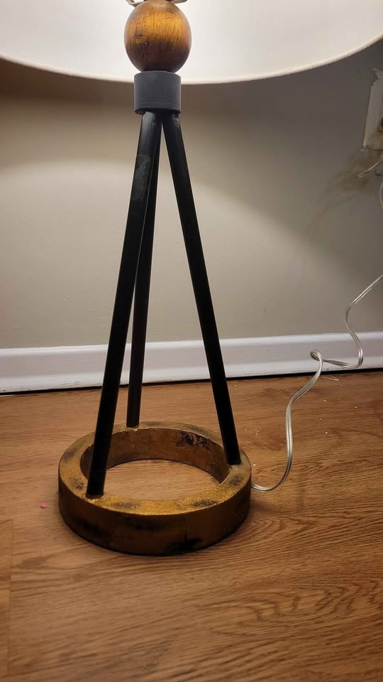 Modern Tripod Table Lamp - photo 5