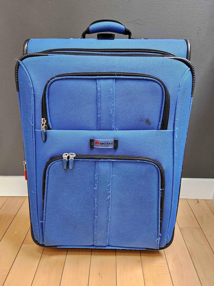 25" Delsey Helium Lite 100 Expandable Luggage