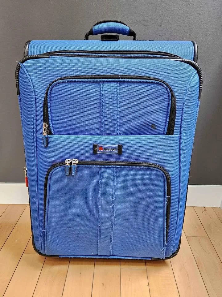 25" Delsey Helium Lite 100 Expandable Luggage