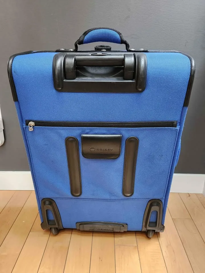 25" Delsey Helium Lite 100 Expandable Luggage image indicator(3)