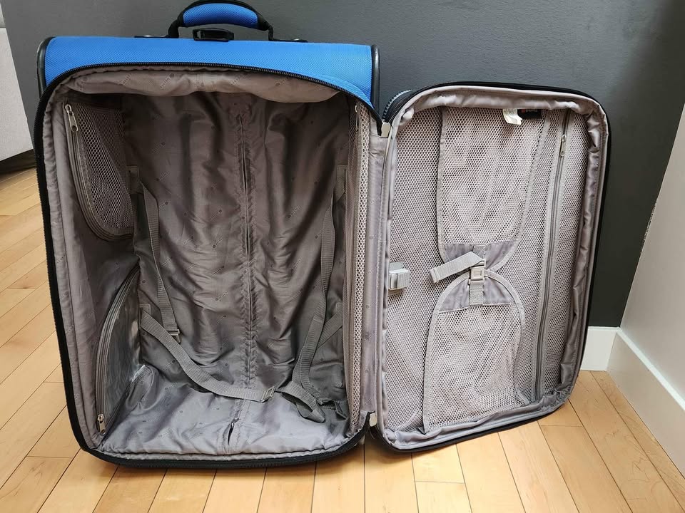 25" Delsey Helium Lite 100 Expandable Luggage - photo 5