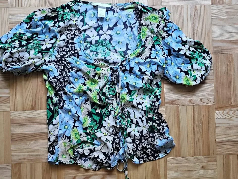 H&M floral front tie top thumbnail
