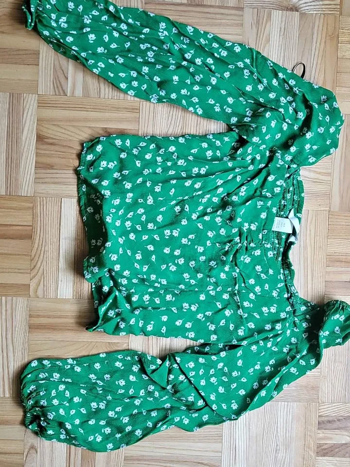 H&M Green Floral top thumbnail