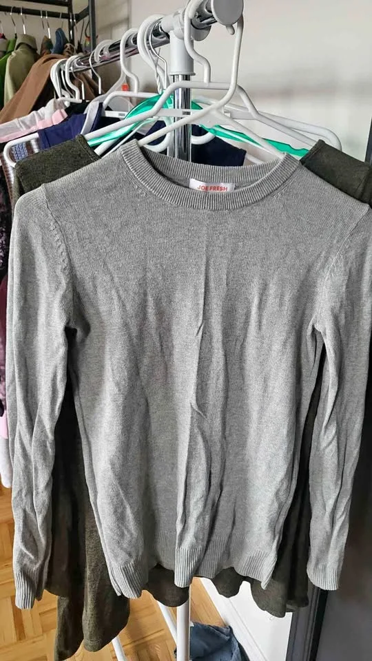 XS crewneck sweater thumbnail
