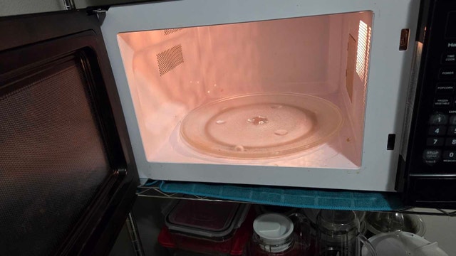 Hamilton Beach Microwave - photo 2