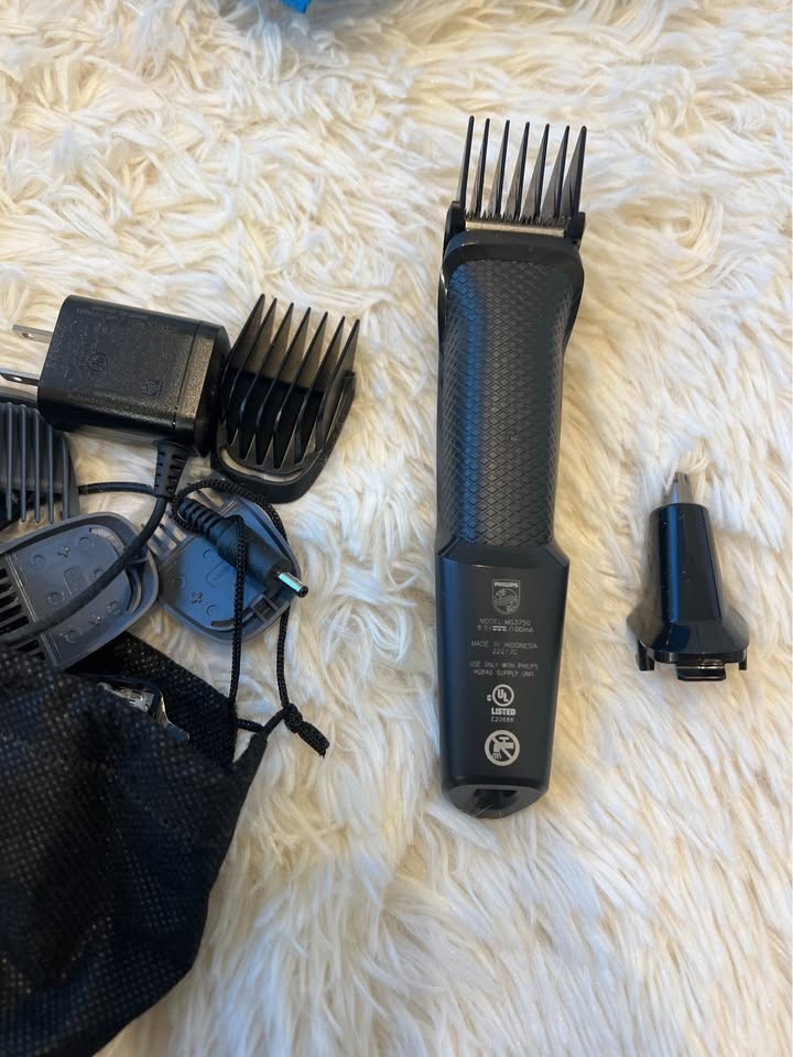 Philips Norelco Multigroomer - Only Used Twice - photo 2