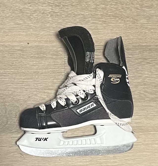 Bauer Supreme 2000 Y12.5 Skates (Youth Size 13.5)