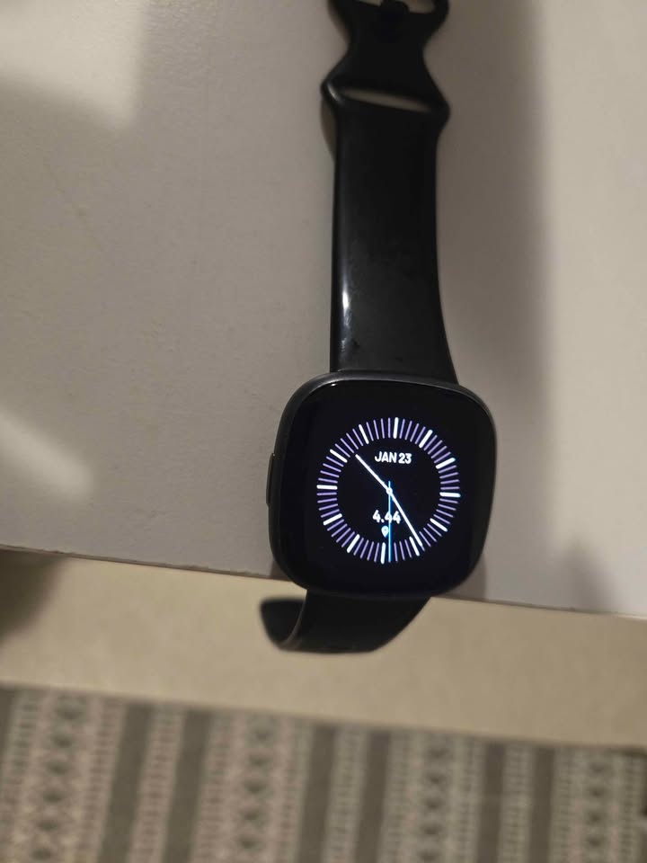 Fit bit versa 4 - photo 3