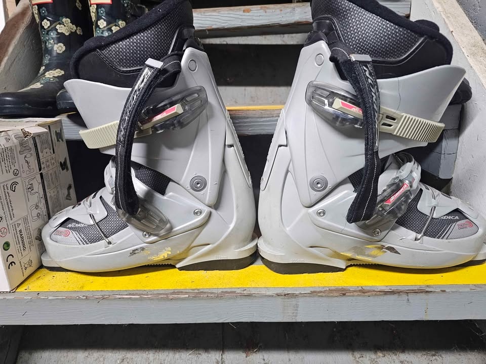 Nordica 26.5 Ski Boots - photo 4