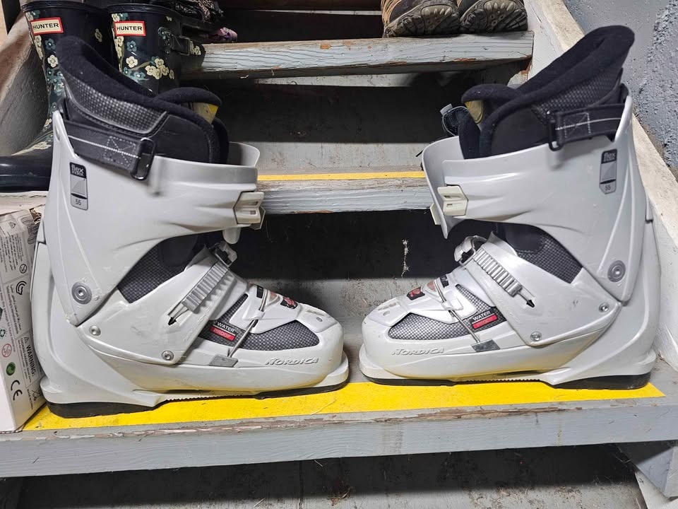 Nordica 26.5 Ski Boots - photo 5