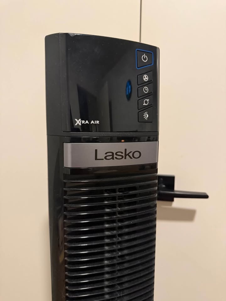MOVING SALE Lasko Xtra Air standing fan black - photo 2