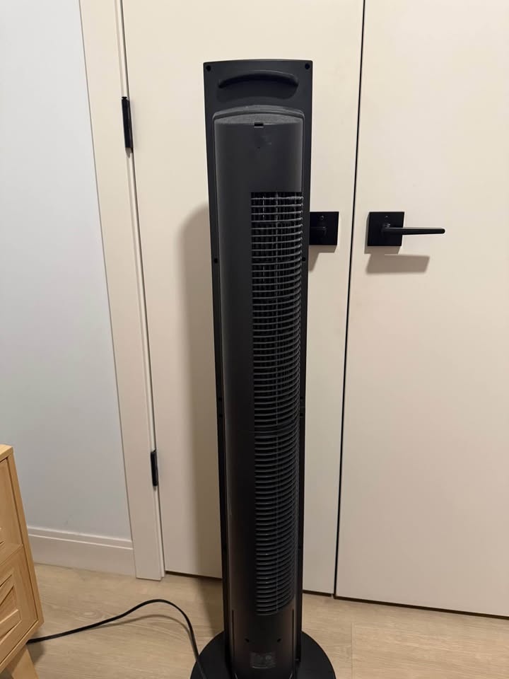 MOVING SALE Lasko Xtra Air standing fan black - photo 3
