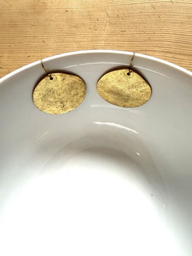 Vintage Bronze Hammered Brass Disc Dangle Drop Earrings - photo 2