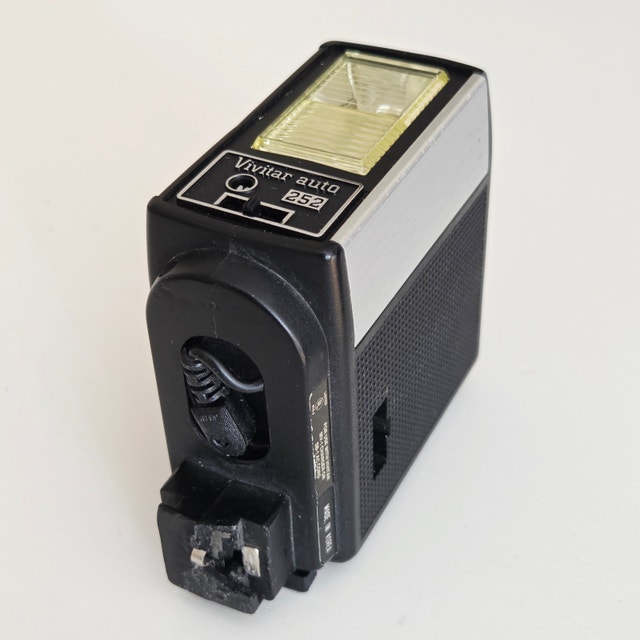 Vintage Camera Flash - Movie Prop (Needs Repair) - photo 3