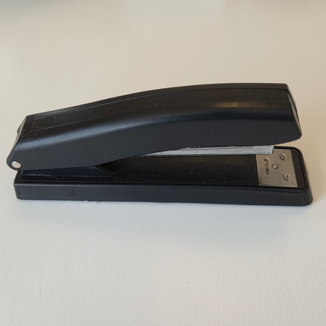 Vintage stapler - 1990's Office supplies retro décor