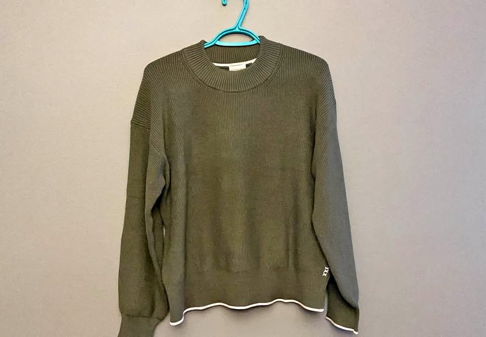 Ladies Medium Sweater