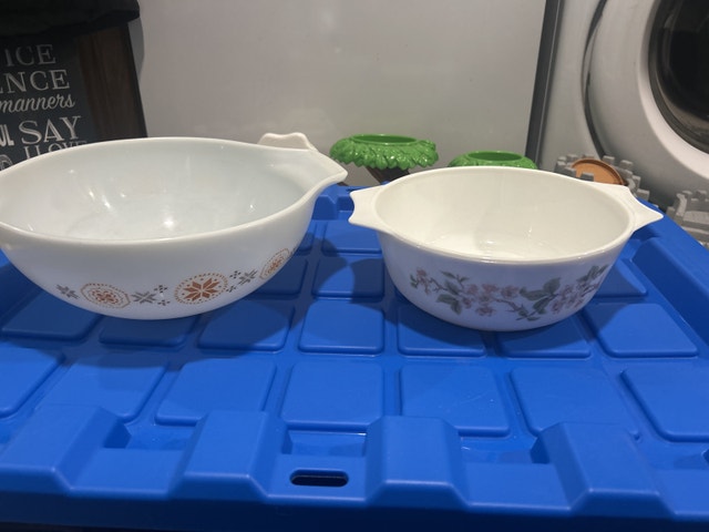 Vintage Pyrex Bowls - Set of 2 Floral Patterns