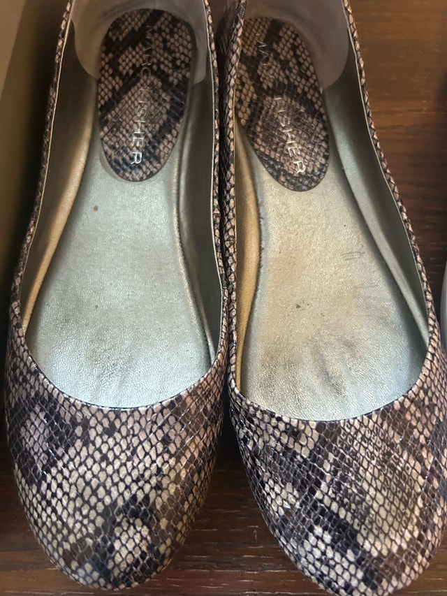 Women's Casual Shoes - Size 9 & 10 - photo 2