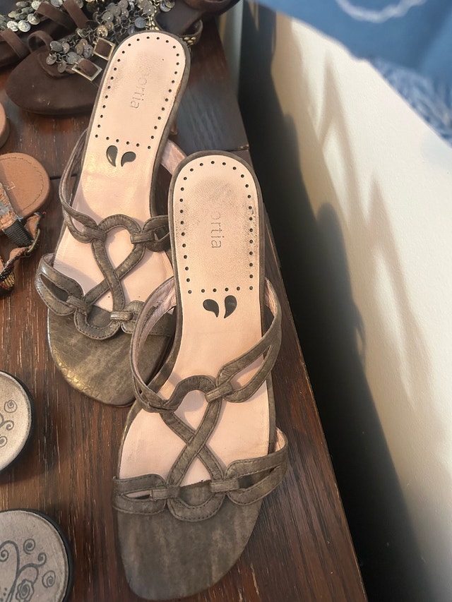 Sandals Bundle Size 9 - Bare Traps, Rampage, Taos, Impo - photo 5