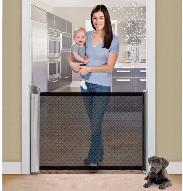 Summer Infant Retractable Walk-Thru Gate