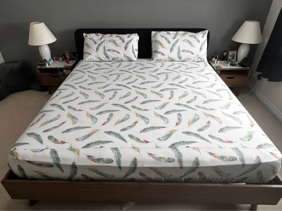 King size bedroom set with side tables - photo 5
