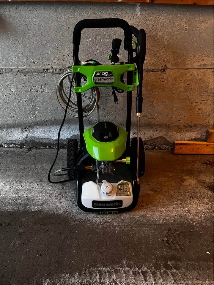 Greenworks 2100 PSI Electric Pressure Washer – Like New - photo 2