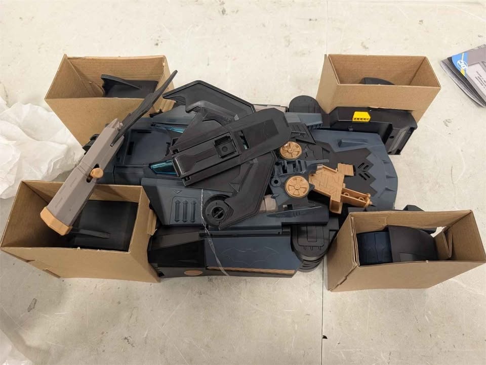 Batman Ultimate Transforming Batmobile Playset - photo 4