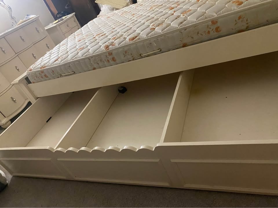 American Standard Full Size Bed Frame with Pull Out Drawer - photo 3