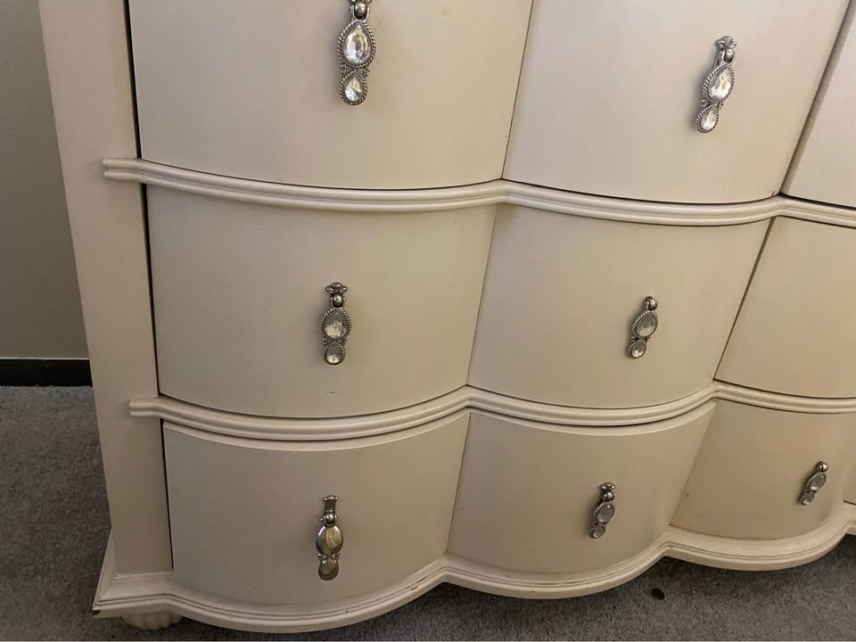 2-Piece Solid Wood American Signature Dresser and Nightstand Set - photo 4