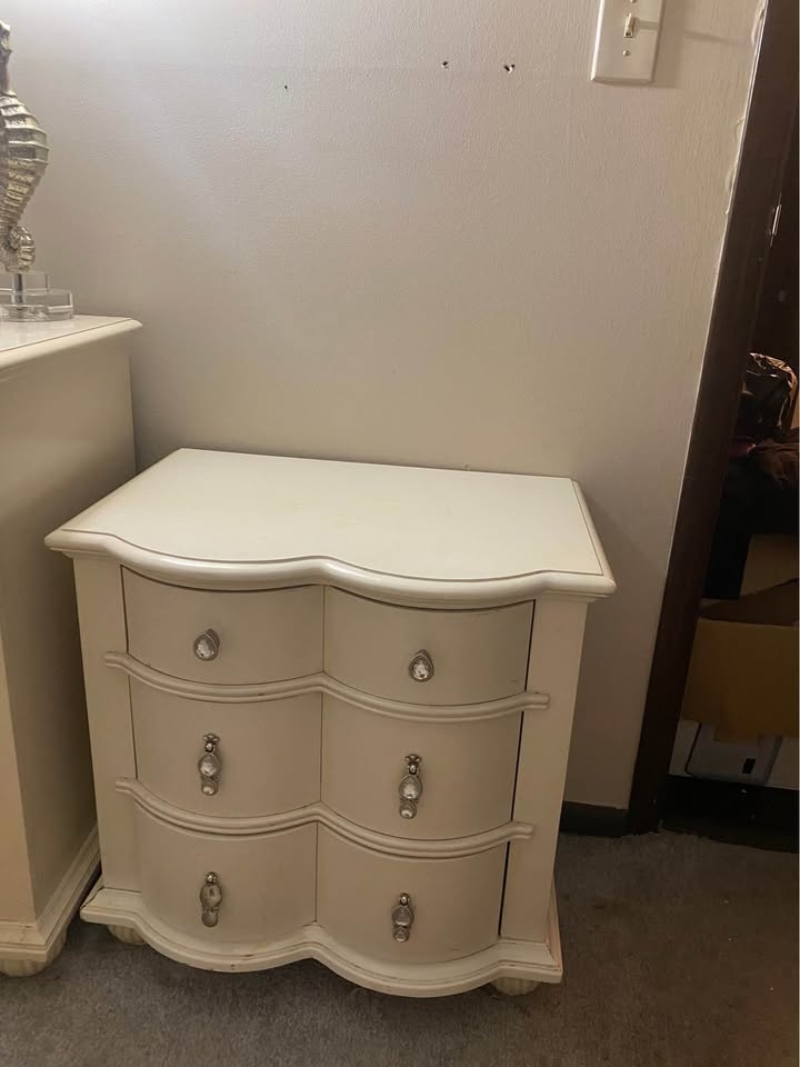 2-Piece Solid Wood American Signature Dresser and Nightstand Set - photo 5