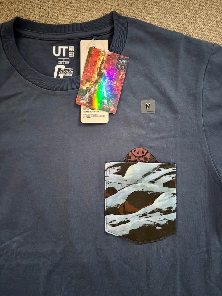 NWT Uniqlo Gundam Men's T-Shirt Size M - photo 2