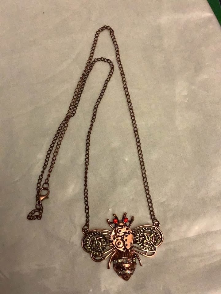 Steampunk Bee Necklace - photo 3