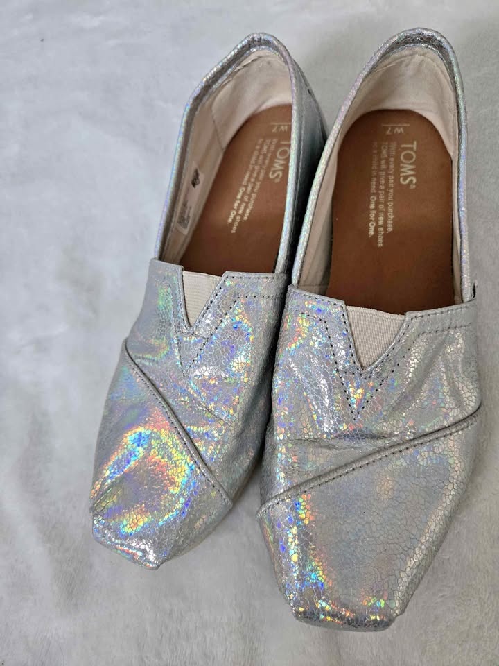 Iridescent Tom's Shoes, Size 7