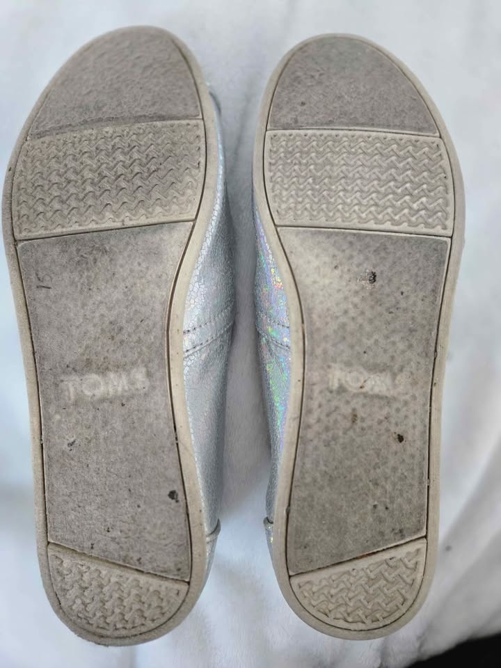 Iridescent Tom's Shoes, Size 7 - photo 5