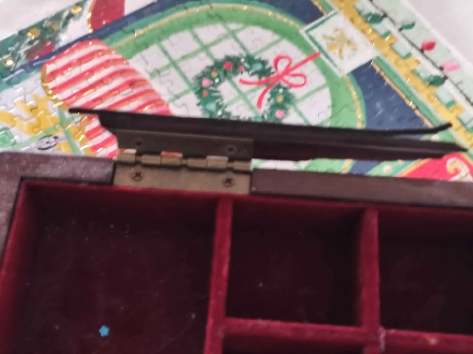 Jewelry box. Needs repair - photo 3
