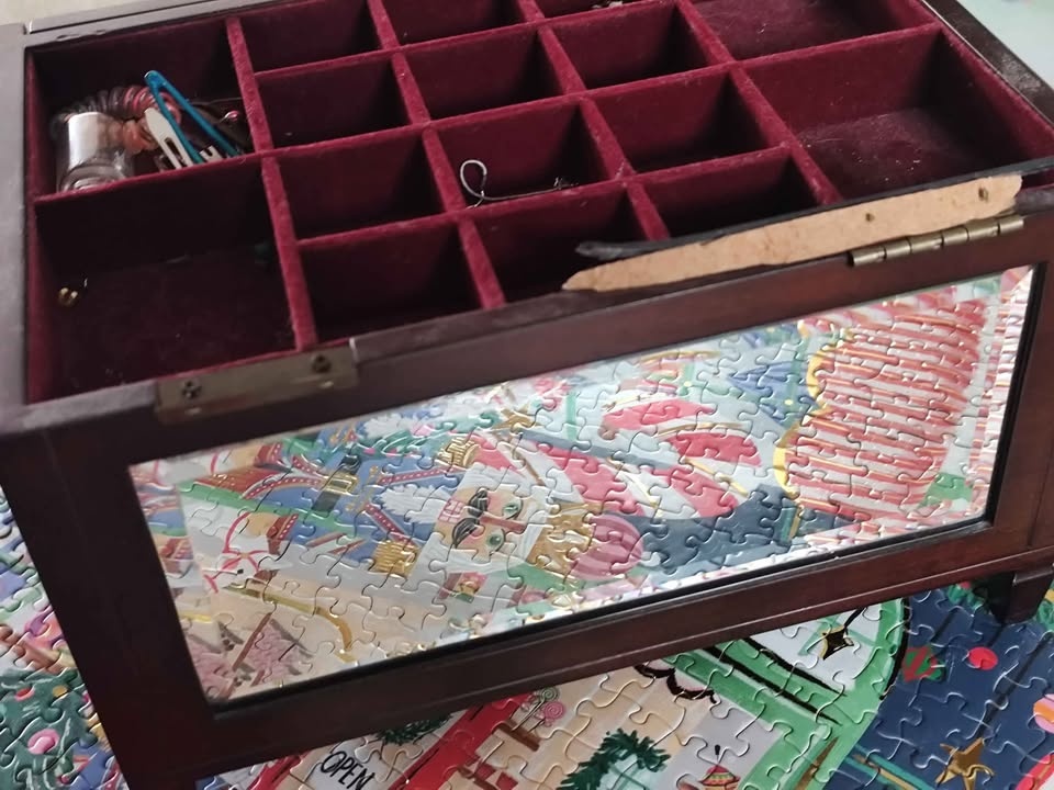 Jewelry box. Needs repair - photo 5