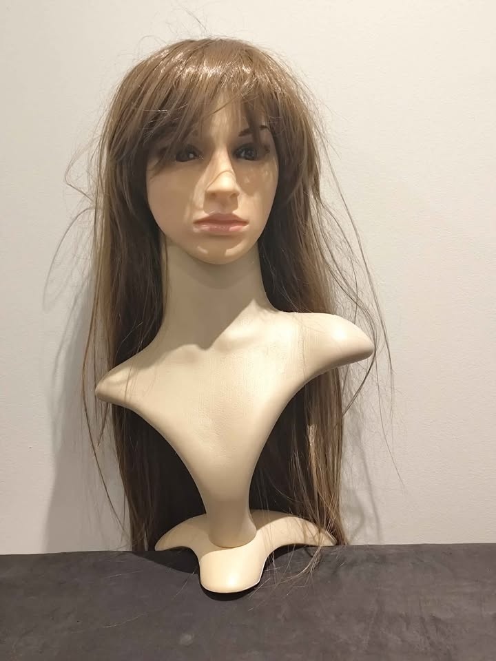Mannequin head with wig - photo 2