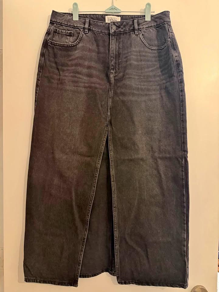 DYNAMITE maxi skirt - large