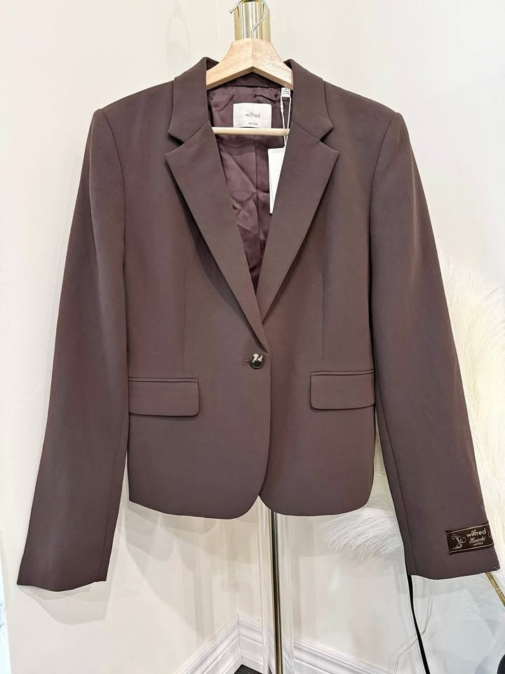 Aritzia Etiquette Blazer Size 8 NWT