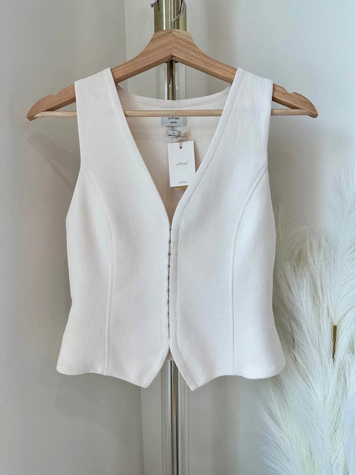 Aritzia Attire Vest Size 2 NWT