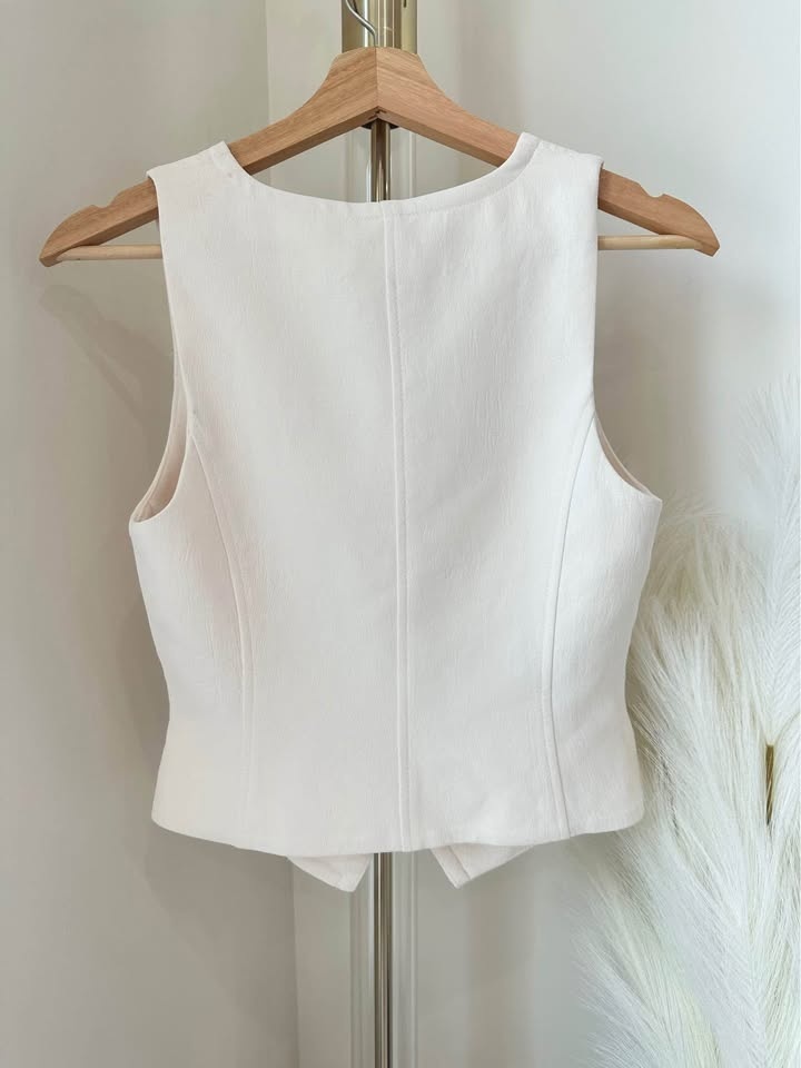 Aritzia Attire Vest Size 2 NWT - photo 2
