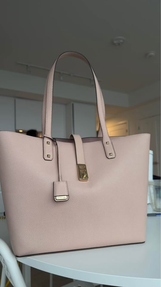 Woman’s elegant bag - photo 2