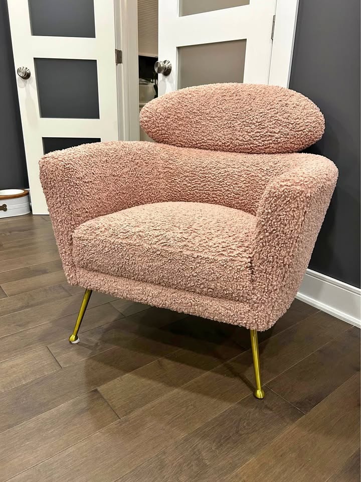 Structube Faux-Shearling Pink Arm Chair