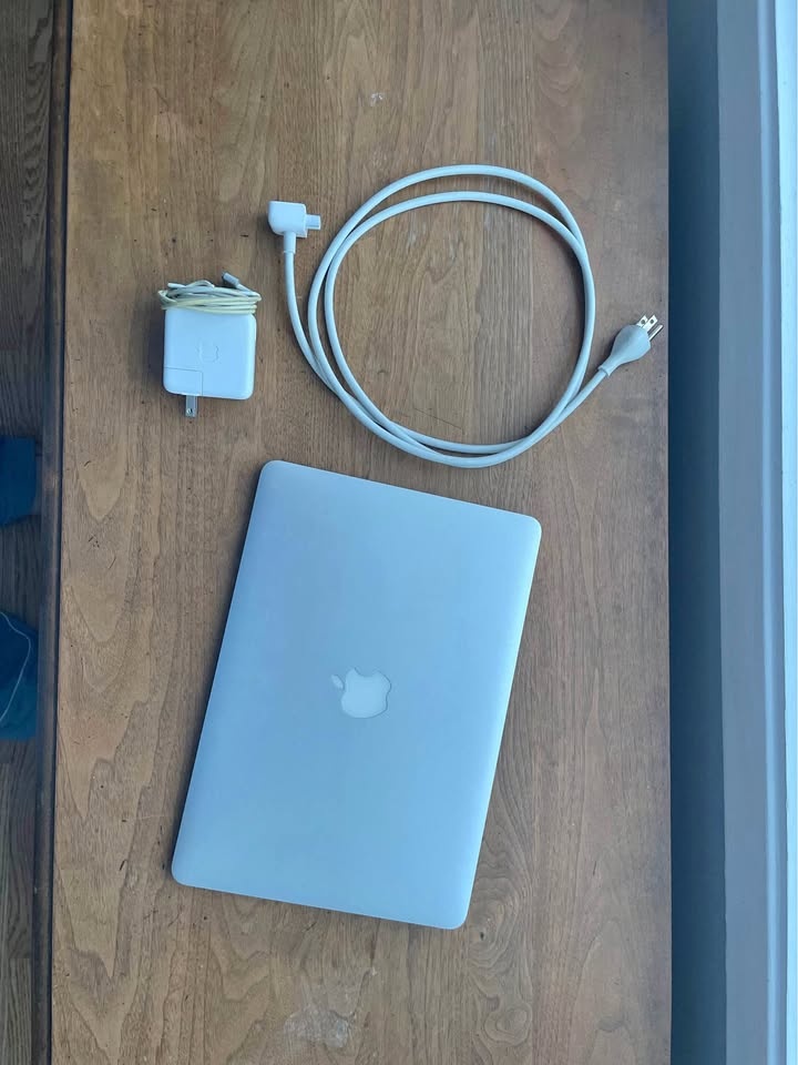 Mac book air circa 2017