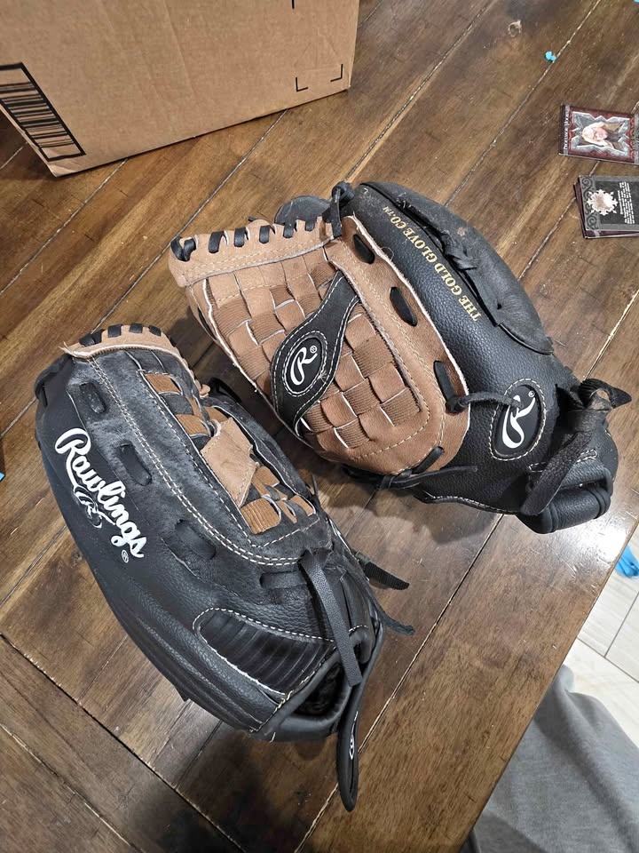 Youth baseball gloves