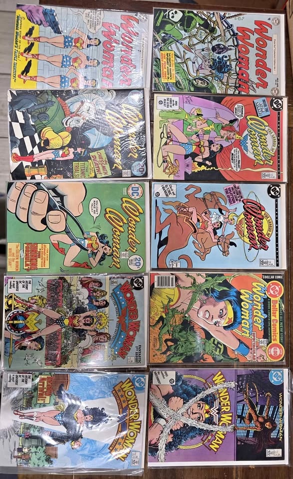 10 Wonder Woman Comic Book Collection