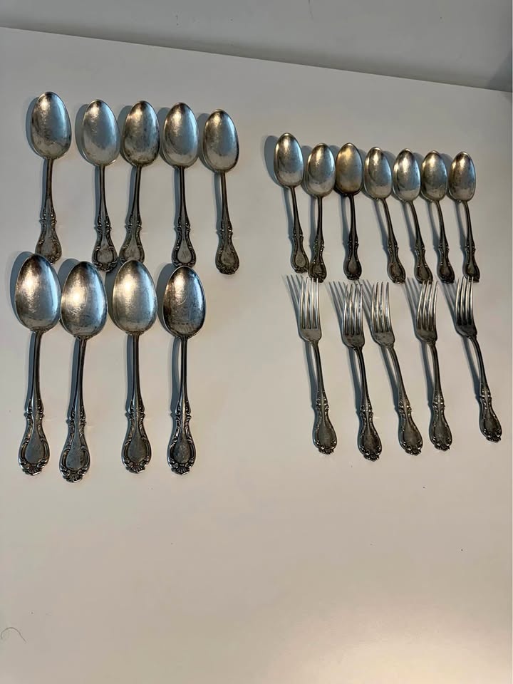 Antique R. Wallace 1835 A1 Silverplate Serving
