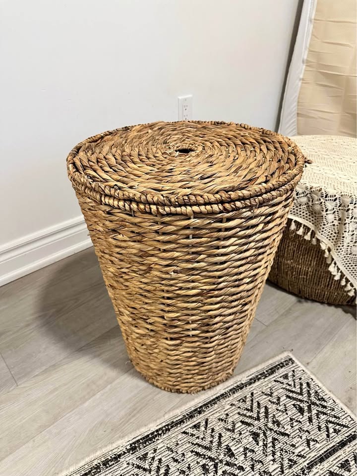 Large wicker basket with lid
