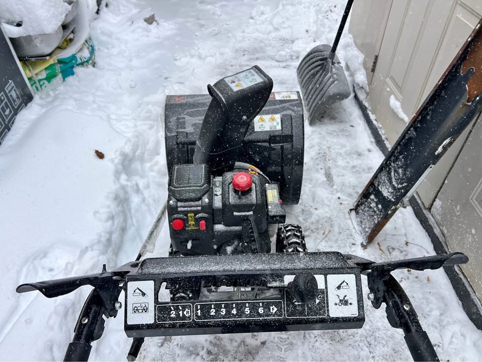 Remington 24 inch Snow Blower w/ Electric Start